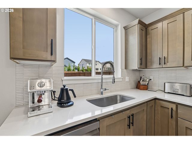 17515 Sw WAPATO ISLAND Dr, Sherwood, OR 97140