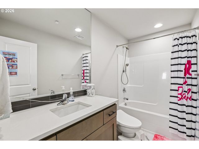 17515 Sw WAPATO ISLAND Dr, Sherwood, OR 97140