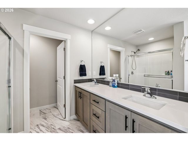 17515 Sw WAPATO ISLAND Dr, Sherwood, OR 97140