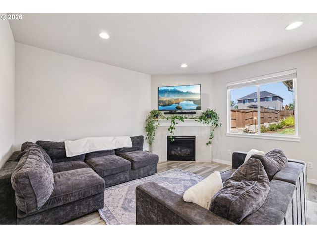 17515 Sw WAPATO ISLAND Dr, Sherwood, OR 97140