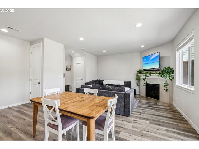 17515 Sw WAPATO ISLAND Dr, Sherwood, OR 97140