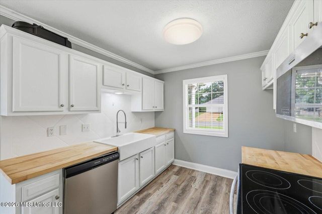 102 Oak Leaf Way, Pearl, MS 39208