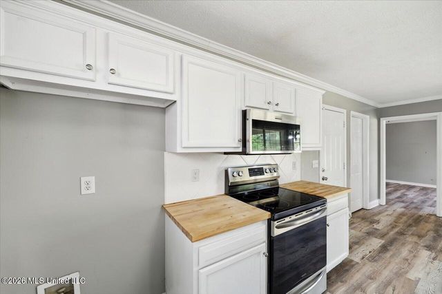 102 Oak Leaf Way, Pearl, MS 39208