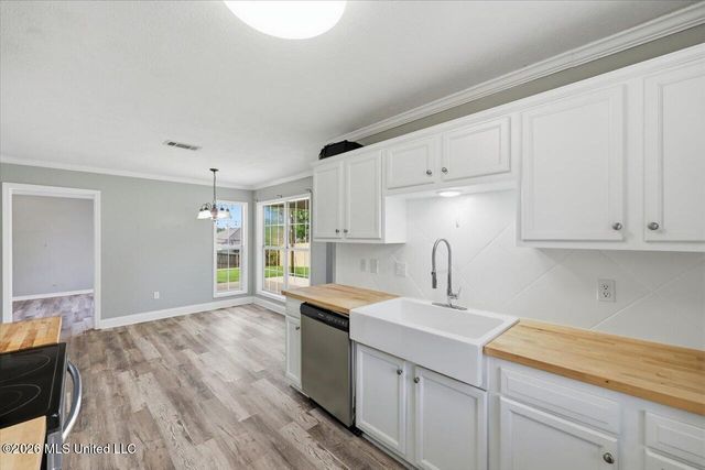 102 Oak Leaf Way, Pearl, MS 39208