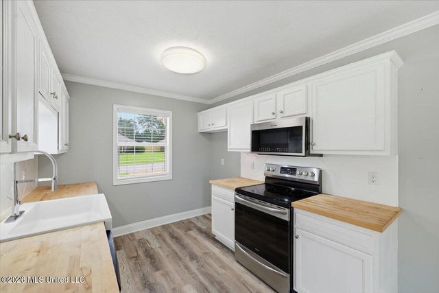 102 Oak Leaf Way, Pearl, MS 39208