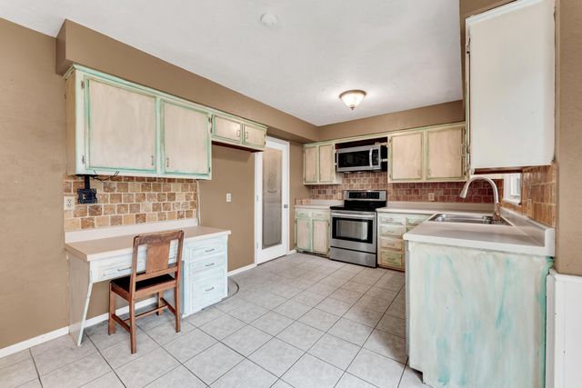 1375 E Dunkirk Street, Springfield, MO 65804