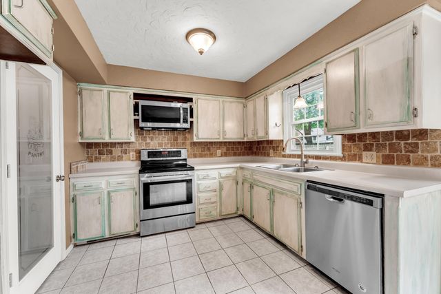 1375 E Dunkirk Street, Springfield, MO 65804