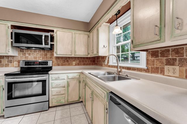 1375 E Dunkirk Street, Springfield, MO 65804