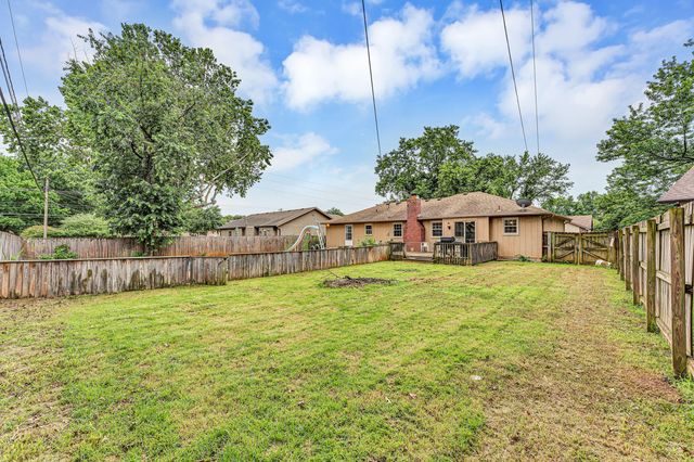 1375 E Dunkirk Street, Springfield, MO 65804