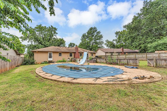 1375 E Dunkirk Street, Springfield, MO 65804