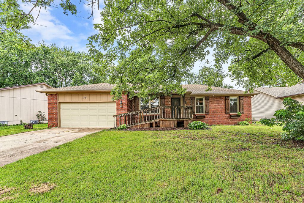 1375 E Dunkirk Street, Springfield, MO 65804