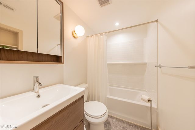 2634 Mayfield Road 5, Cleveland Heights, OH 44106