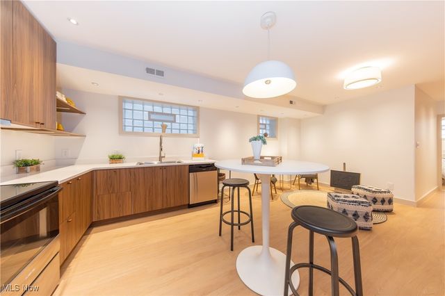 2634 Mayfield Road 5, Cleveland Heights, OH 44106