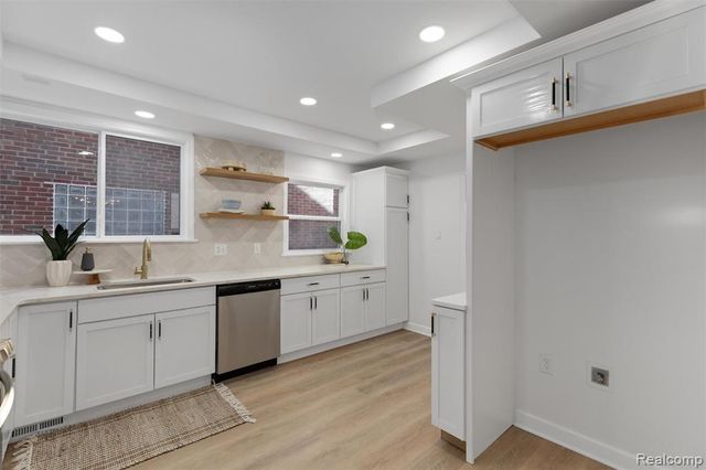 18660 San Juan Drive, Detroit, MI 48221