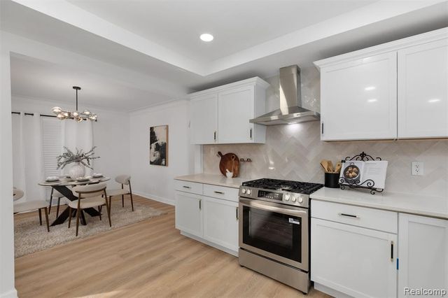 18660 San Juan Drive, Detroit, MI 48221