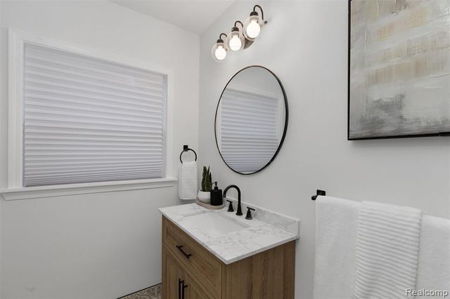 18660 San Juan Drive, Detroit, MI 48221