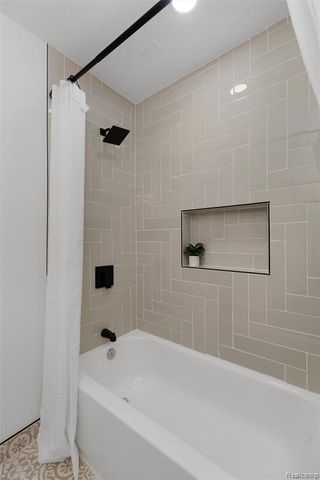 18660 San Juan Drive, Detroit, MI 48221