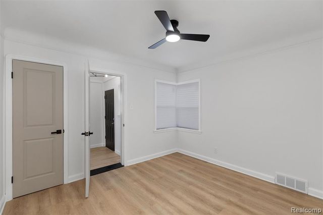 18660 San Juan Drive, Detroit, MI 48221