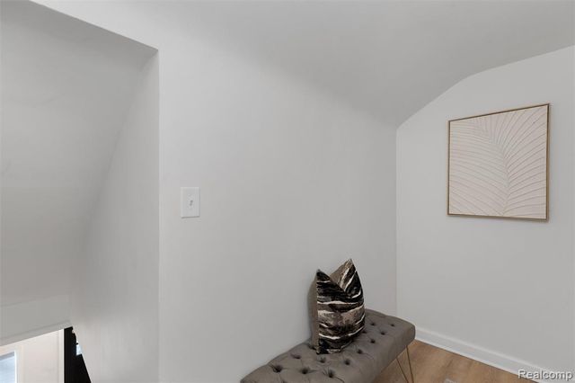 18660 San Juan Drive, Detroit, MI 48221