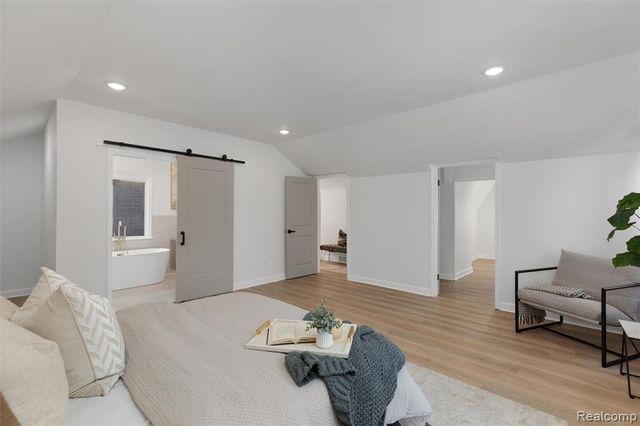 18660 San Juan Drive, Detroit, MI 48221