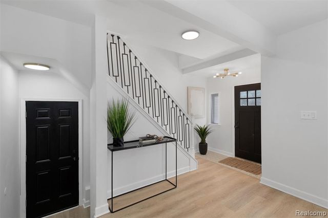 18660 San Juan Drive, Detroit, MI 48221