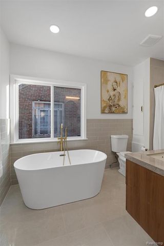 18660 San Juan Drive, Detroit, MI 48221