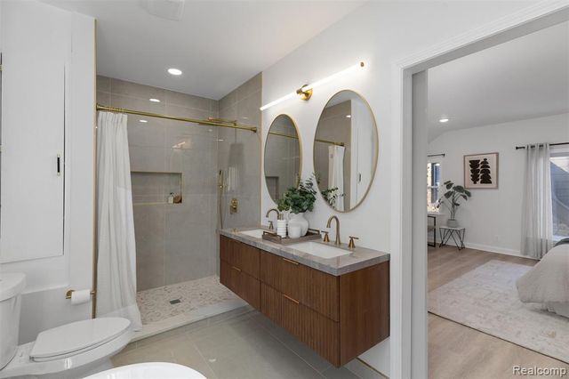 18660 San Juan Drive, Detroit, MI 48221