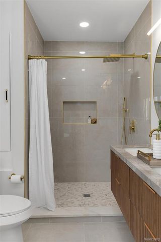 18660 San Juan Drive, Detroit, MI 48221