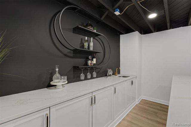 18660 San Juan Drive, Detroit, MI 48221