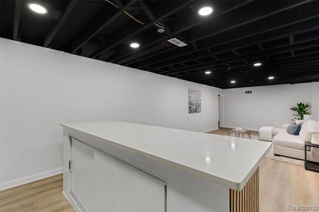 18660 San Juan Drive, Detroit, MI 48221