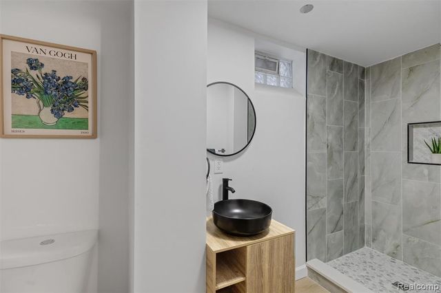 18660 San Juan Drive, Detroit, MI 48221