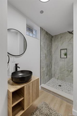 18660 San Juan Drive, Detroit, MI 48221