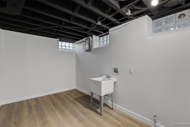 18660 San Juan Drive, Detroit, MI 48221