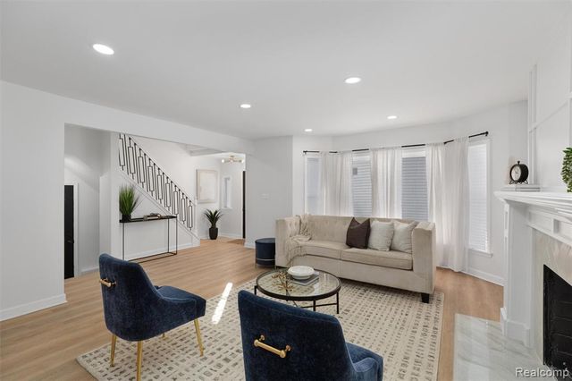 18660 San Juan Drive, Detroit, MI 48221