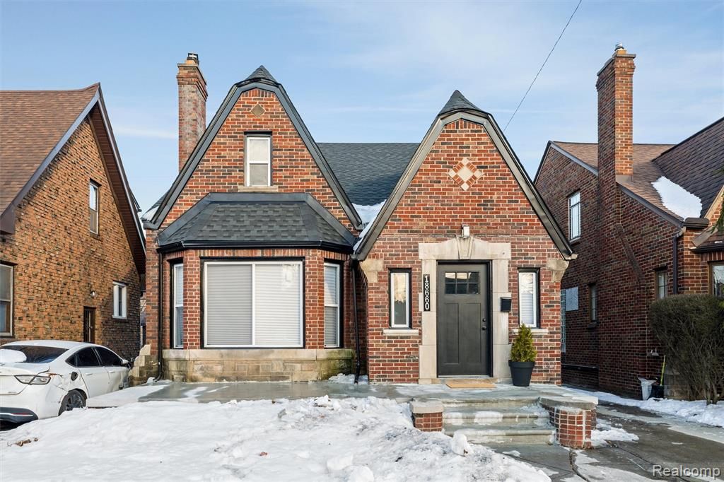 18660 San Juan Drive, Detroit, MI 48221