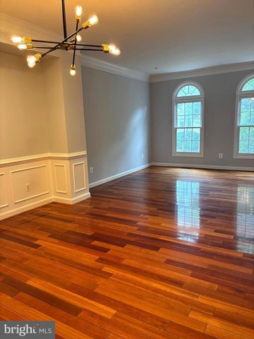 8894 ASHGROVE HOUSE LN, Vienna, VA 22182