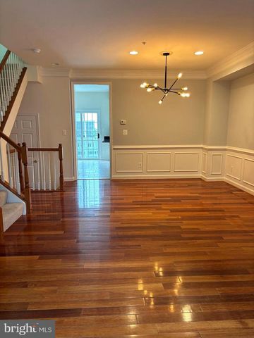 8894 ASHGROVE HOUSE LN, Vienna, VA 22182