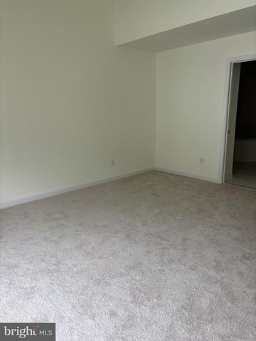 8894 ASHGROVE HOUSE LN, Vienna, VA 22182