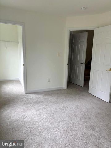 8894 ASHGROVE HOUSE LN, Vienna, VA 22182