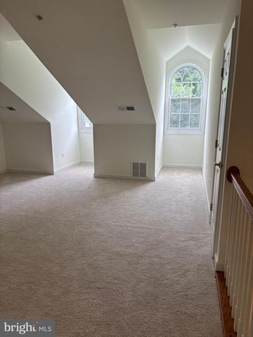 8894 ASHGROVE HOUSE LN, Vienna, VA 22182