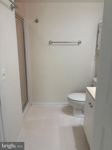 8894 ASHGROVE HOUSE LN, Vienna, VA 22182