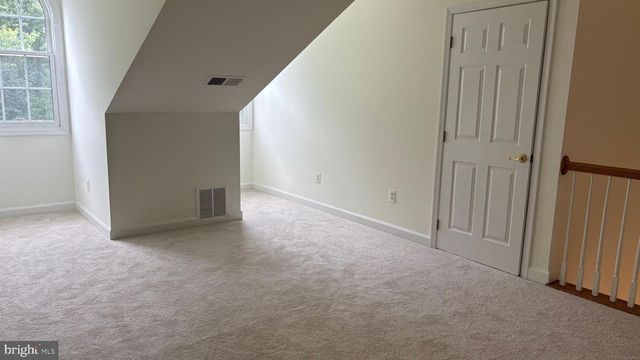 8894 ASHGROVE HOUSE LN, Vienna, VA 22182