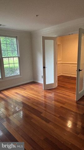 8894 ASHGROVE HOUSE LN, Vienna, VA 22182