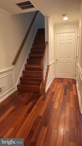 8894 ASHGROVE HOUSE LN, Vienna, VA 22182