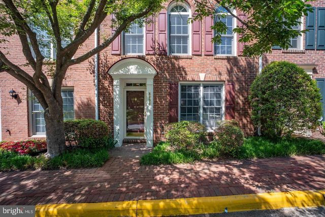 8894 ASHGROVE HOUSE LN, Vienna, VA 22182