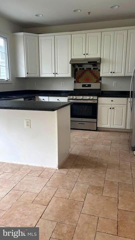 8894 ASHGROVE HOUSE LN, Vienna, VA 22182