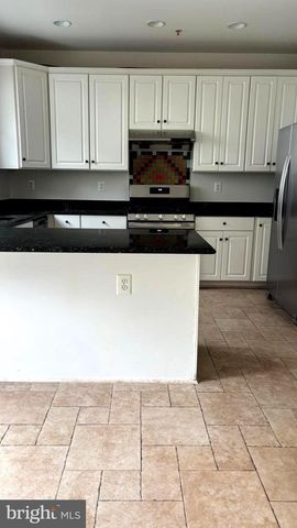8894 ASHGROVE HOUSE LN, Vienna, VA 22182