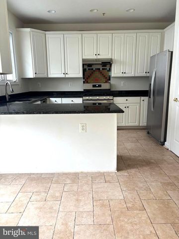 8894 ASHGROVE HOUSE LN, Vienna, VA 22182