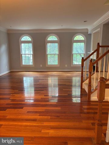 8894 ASHGROVE HOUSE LN, Vienna, VA 22182