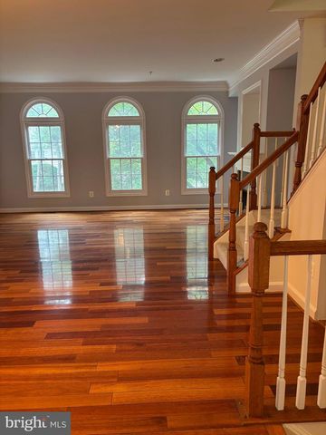 8894 ASHGROVE HOUSE LN, Vienna, VA 22182